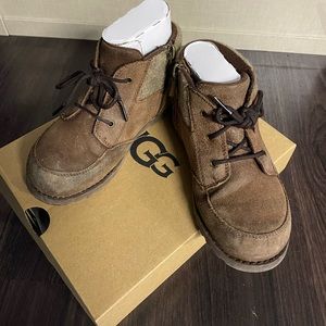 Ugg winter boots sz 12 boys/girl - almost new!